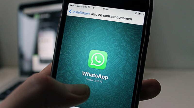 whatsapp usando celular